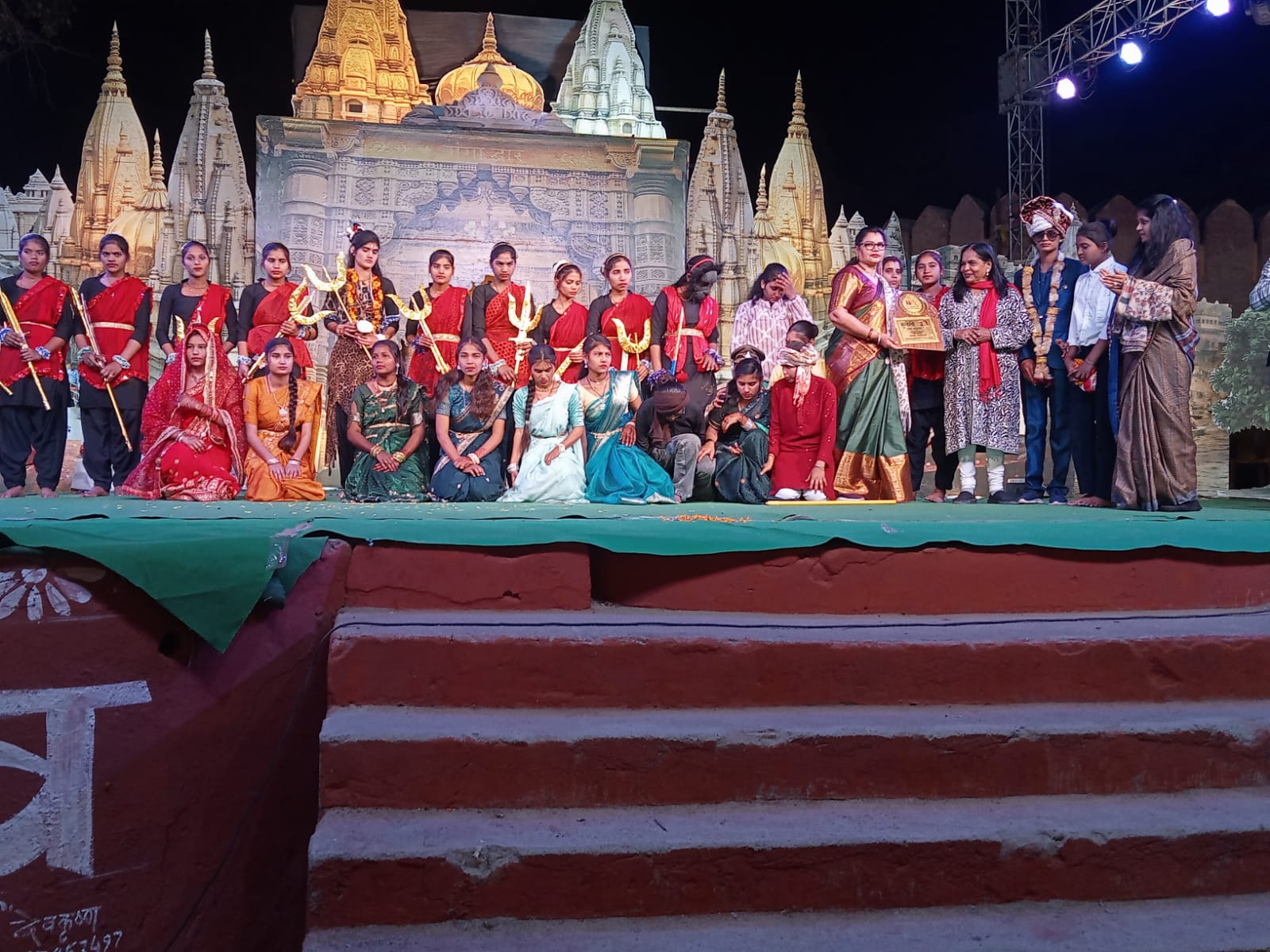 *बुंदेली महोत्सव में मडियादो छात्रावास की बालिकाओं ने सांस्कृतिक प्रस्तुतियों से समाज को दिया सशक्त संदेश*