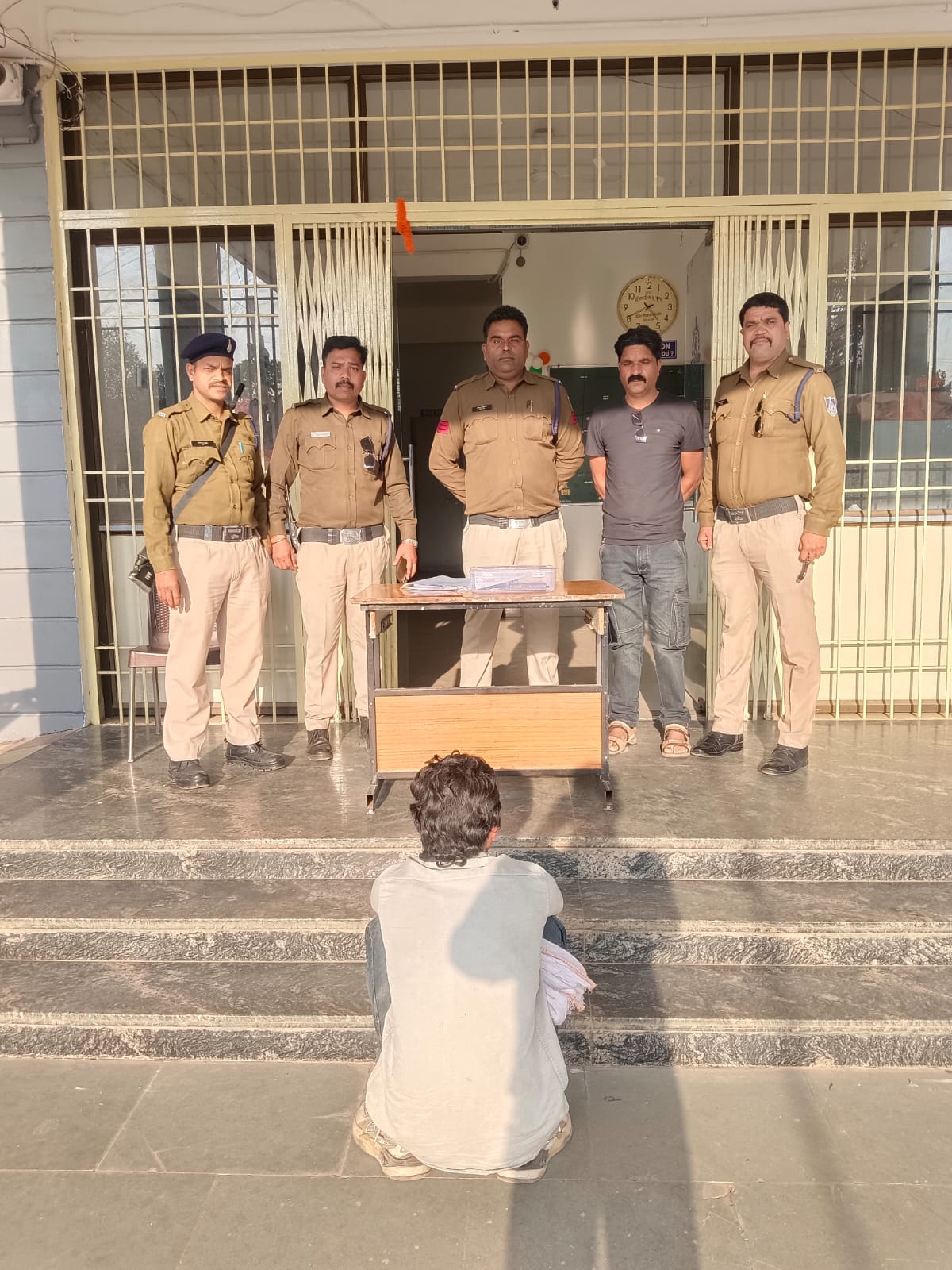 *अवैध हथियार के साथ एक युवक गिरफ्तार, पुलिस ने भेजा जेल*