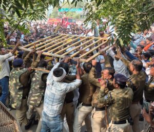 *दमोह में अस्थि यात्रा के दौरान बवाल कलेक्ट परिसर छावनी में तब्दील रहा*