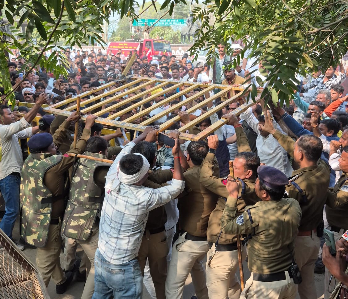 *दमोह में अस्थि यात्रा के दौरान बवाल कलेक्ट परिसर छावनी में तब्दील रहा*