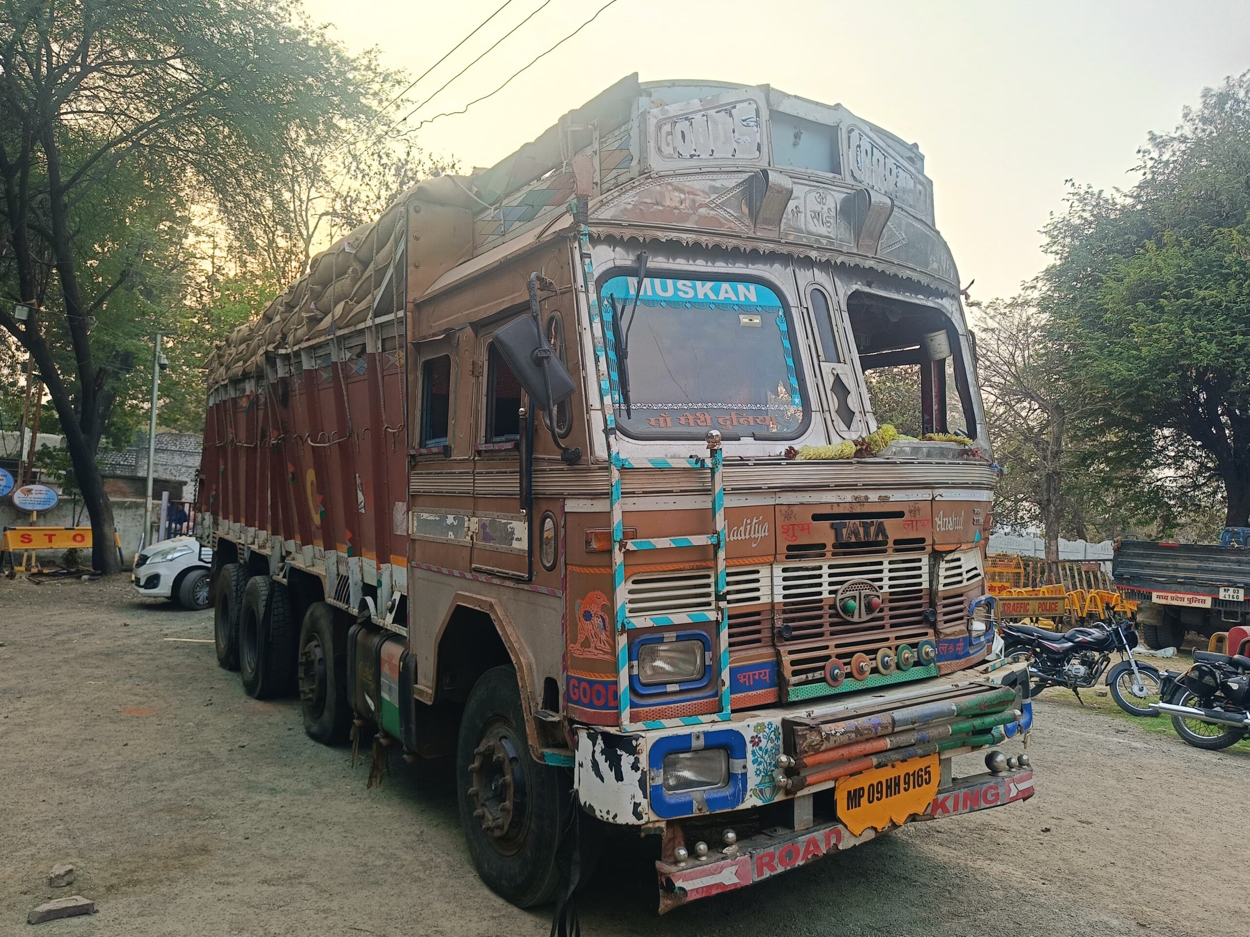 *ड्रिंक एंड ड्राइव पर यातायात पुलिस की सख्त कार्रवाई, 3 ट्रक जब्त, 30 हजार जुर्माना*