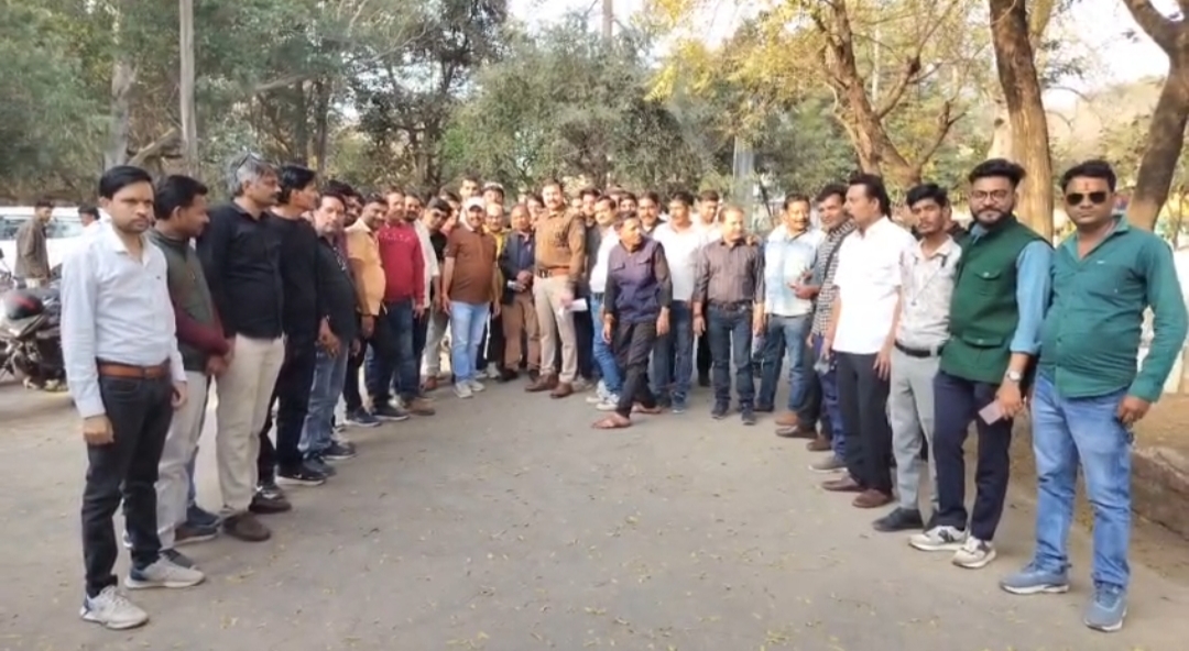 *मीडिया के साथ मारपीट और पत्थरबाजी मामले में देर रात दर्ज हुई एफआईआर*