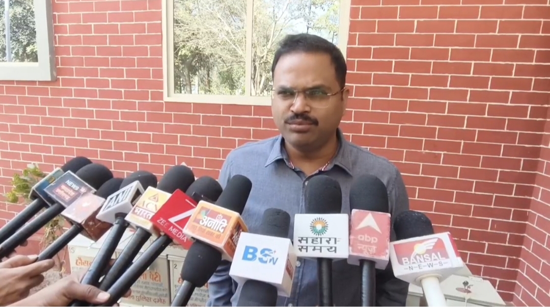 *पत्रकारों ने सौंपा ज्ञापन, शहर की शांति व्यवस्था बनाए रखने की मांग*