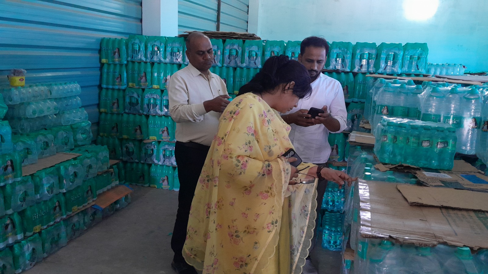 *खाद्य सुरक्षा प्रशासन विभाग द्वारा दमोह शहर स्थित होलसेल कोल्ड ड्रिंक्स एजेंसियों का किया गया औचक निरीक्षण*