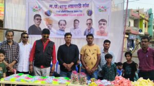 *रंग गुलाल पिचकारी पाकर बच्चों के खिले चेहरे*