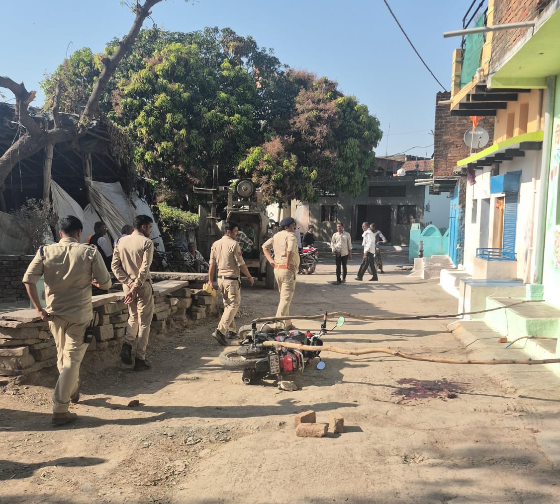 *दमोह जिले के समन्ना गांव में नृशंस हत्या सनकी युवक ने बहन के घर जा रहे किशोर की हथौड़े से की हत्या*