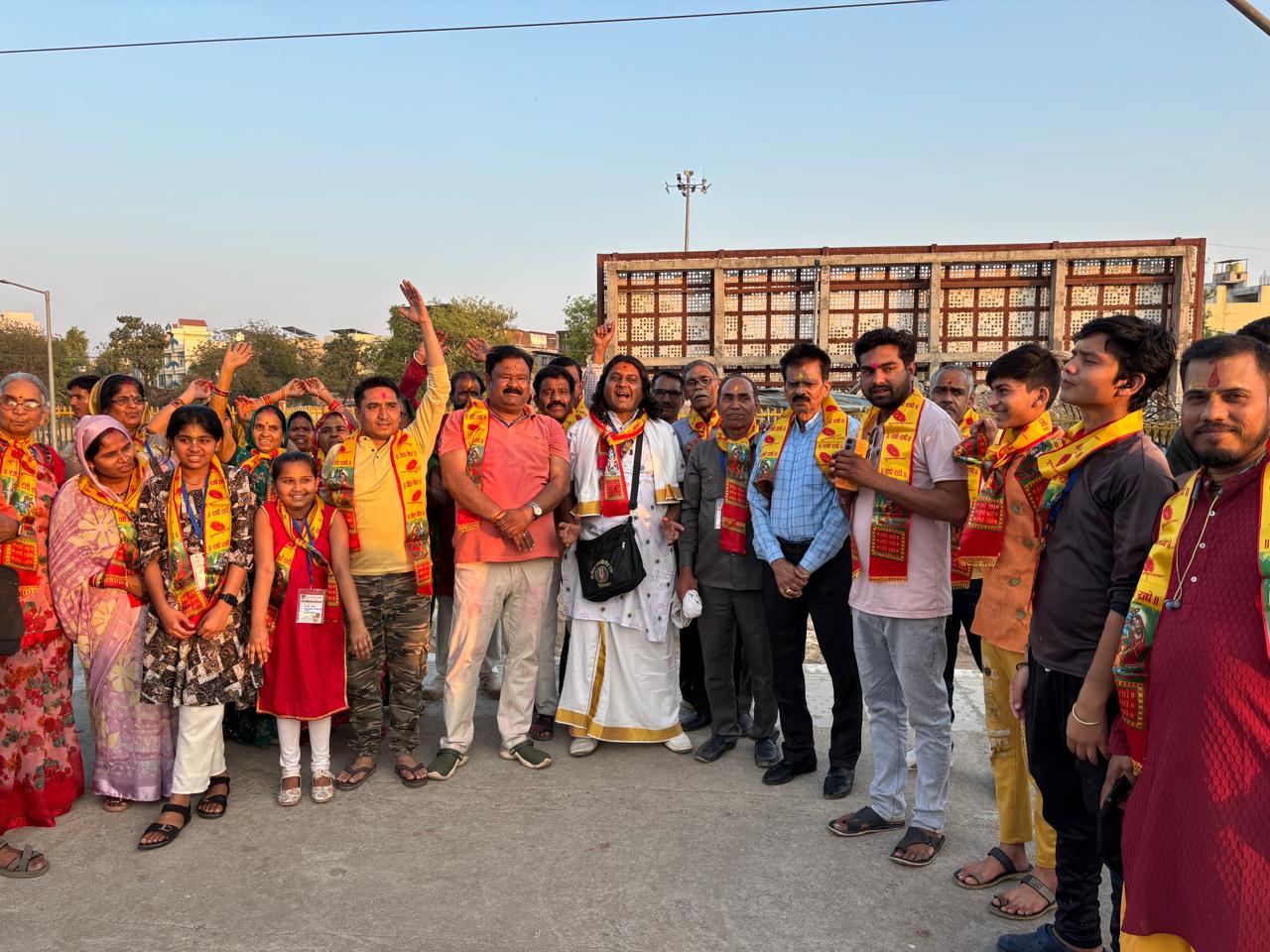 *दमोह से ब्रज चौरासी कोस यात्रा के लिए श्रद्धालुओं का जत्था रवाना*