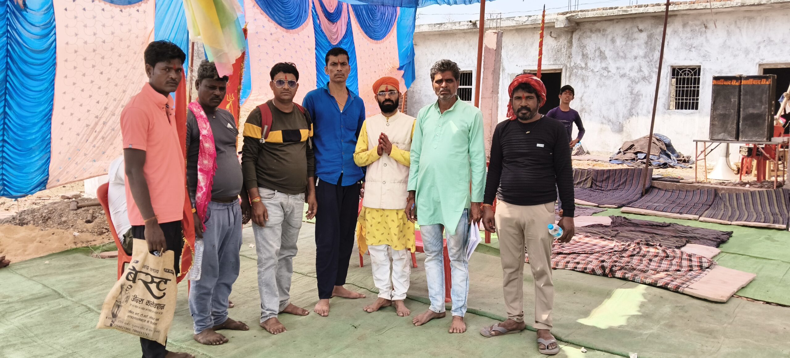 *आस्था की मिसाल: 42 डिग्री की तपती धूप में भी नहीं डगमगाए कदम, दमोह से मैहर तक 160 किमी की पैदल यात्रा*