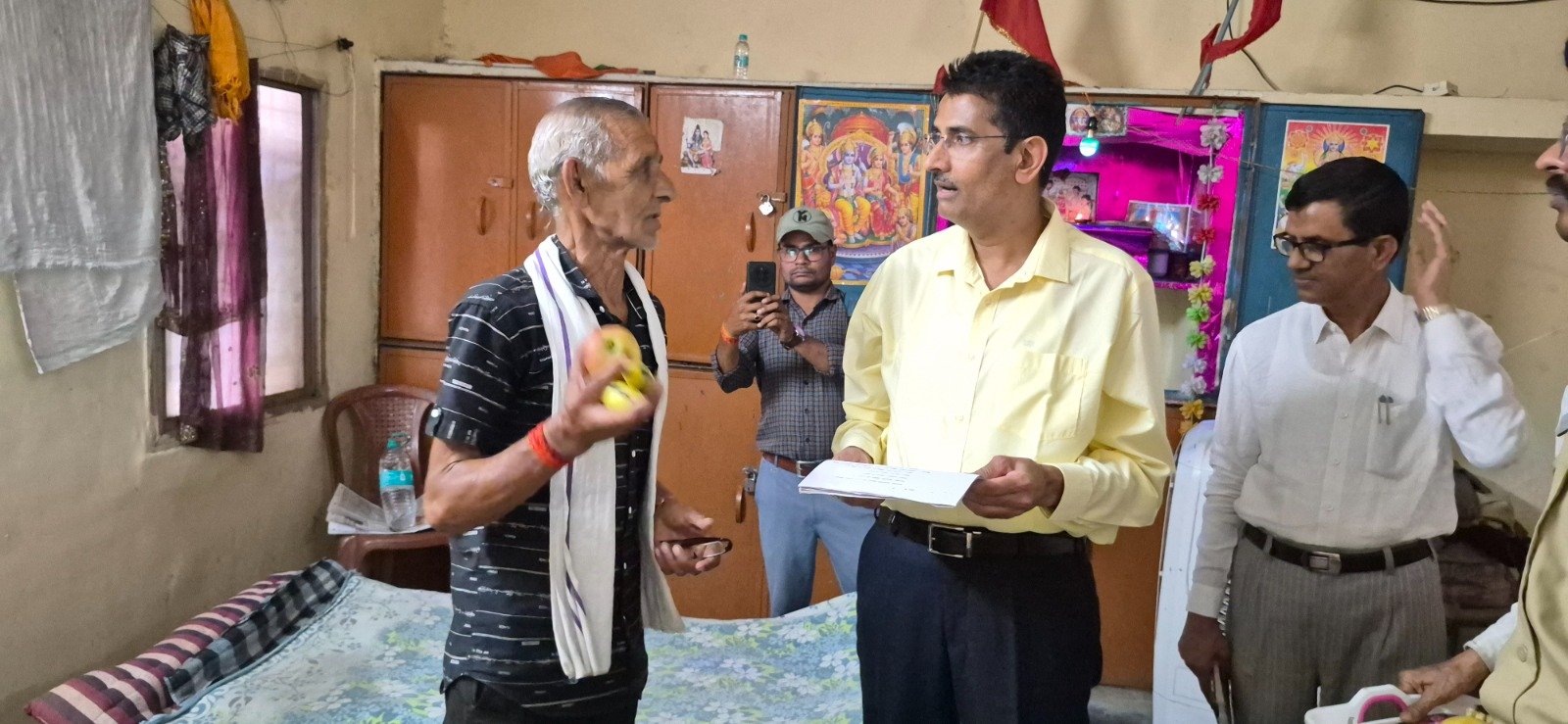 *वृद्धजन सम्मान और सेवा के पात्र किसी प्रकार की कोताही बर्दाश्त नहीं — कलेक्टर श्री यादव*