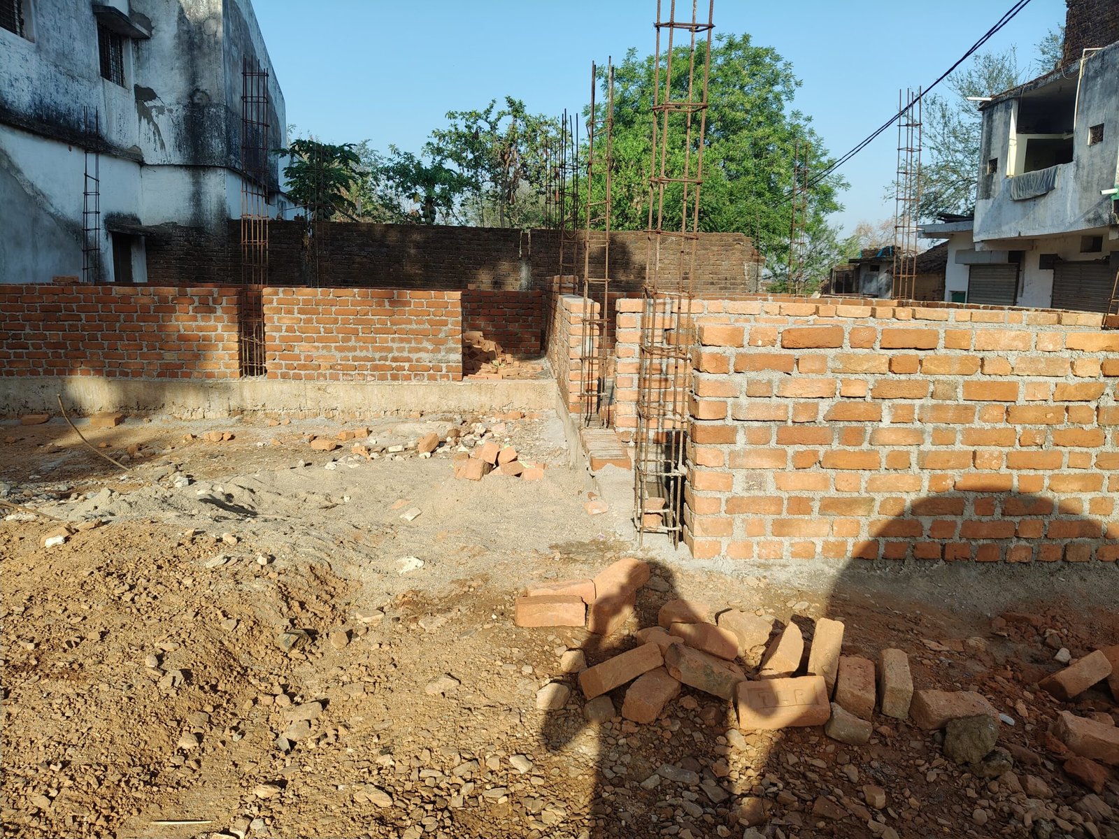 *एक12 लाख का आंगनबाड़ी भवन निर्माण कछुआ गति से ग्रामीणों में नाराजगी*