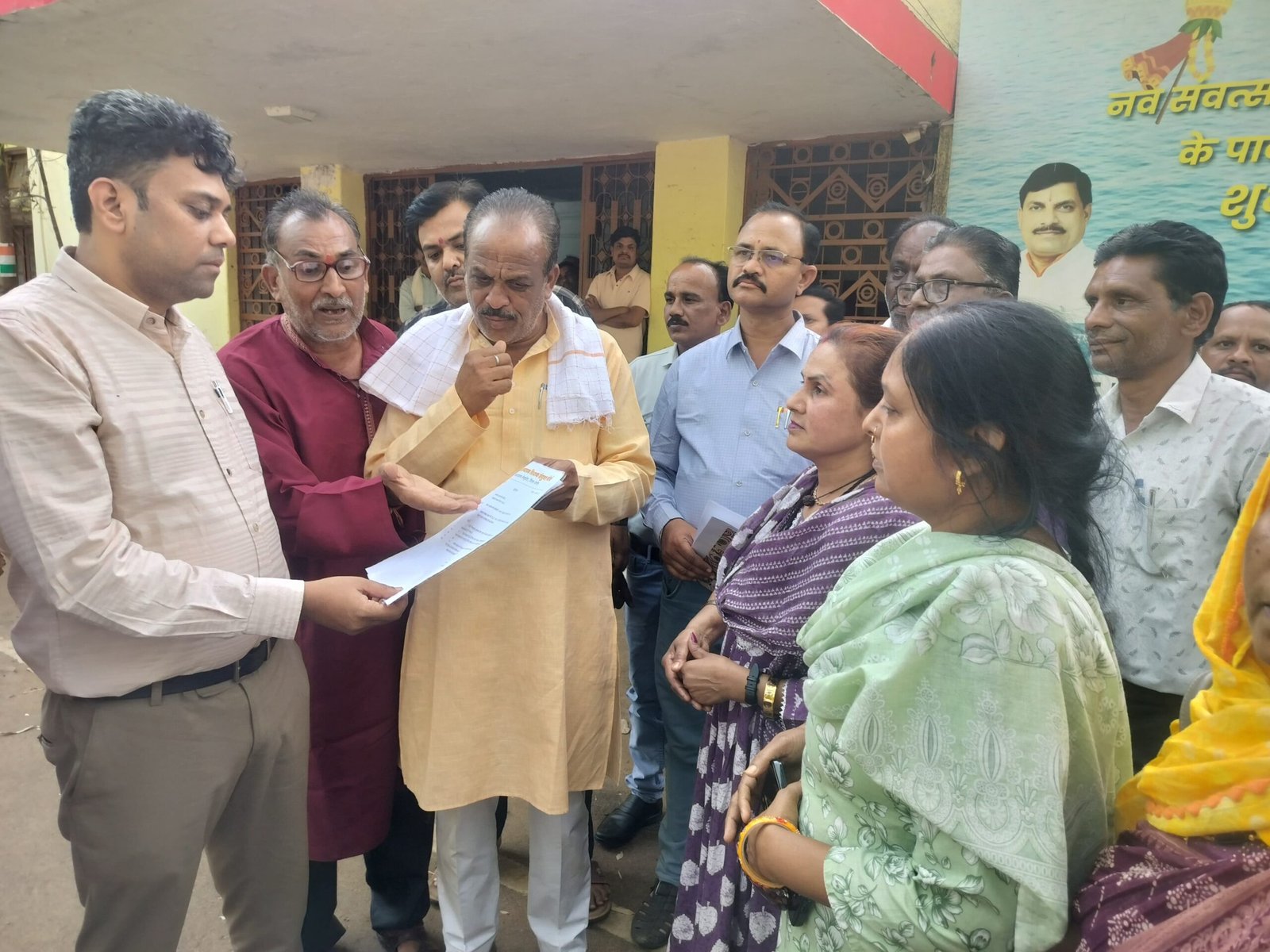 *पुराने शिक्षकों पर नई शर्तों का विरोध संयुक्त मोर्चा सड़कों पर ब्लॉक स्तर पर प्रदर्शन*