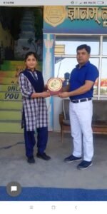 *छात्रा शिवानी पटेल का पुलिस में चयन शालेय परिवार में हर्ष का माहौल*