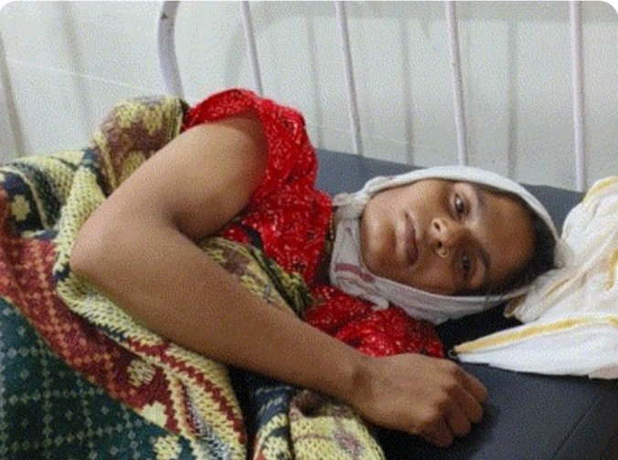 *डिलीवरी में नर्सों की बड़ी लापरवाही महिला के शरीर से निकला कपड़ा हालत बिगड़ी*