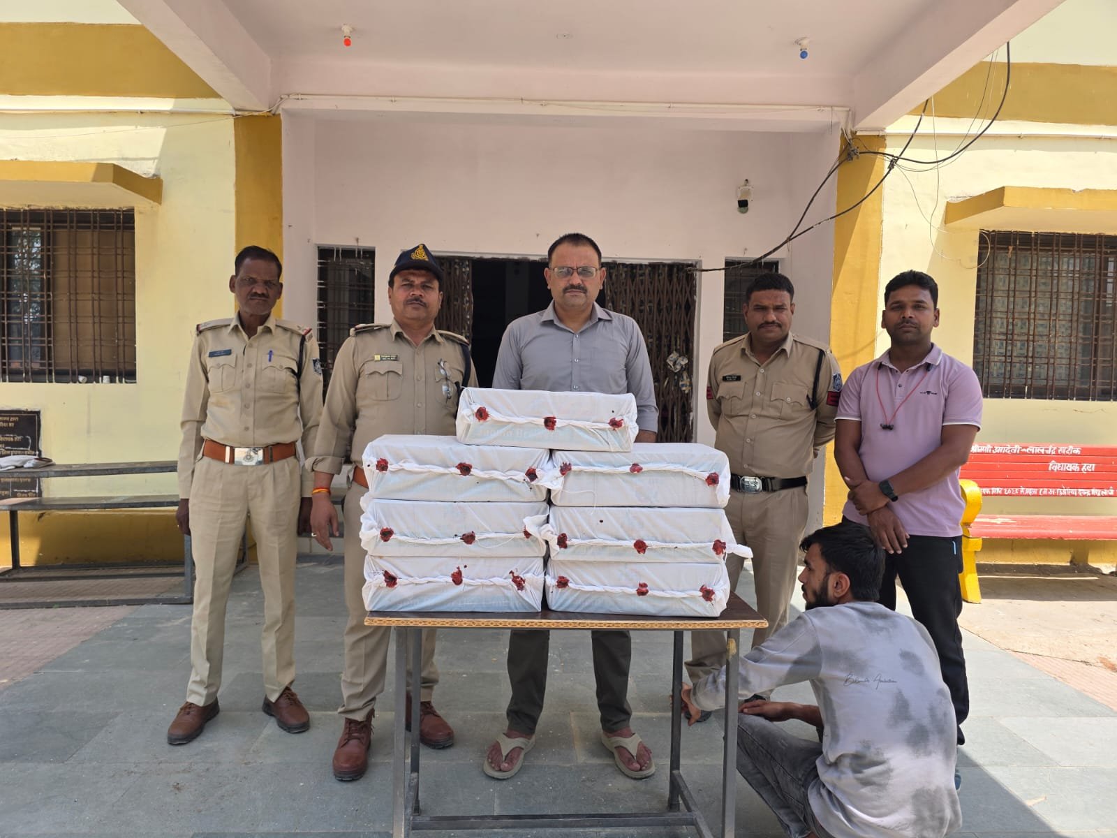 *अवैध शराब के विरुद्ध हिण्डोरिया पुलिस की बड़ी कार्रवाई एक आरोपी गिरफ्तार दूसरा फरार*