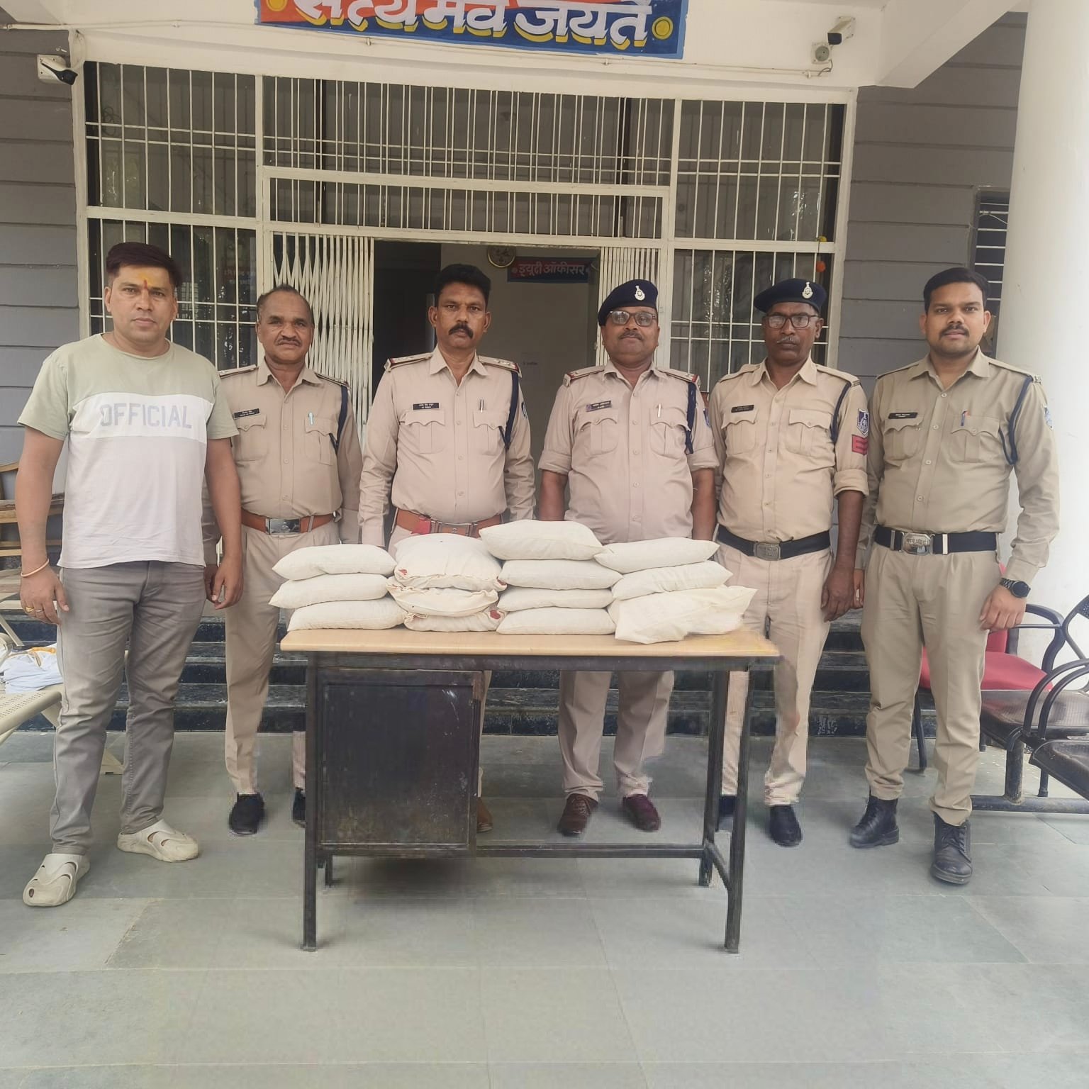 *पटेरा पुलिस की बड़ी कार्रवाई 10 किलो 900 ग्राम गांजा सहित आरोपी गिरफ्तार*