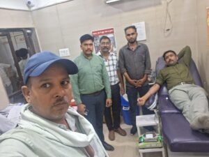 *जरूरतमंद मरीज के लिए आरक्षक रोहित सिंह राजपूत ने किया रक्तदान*