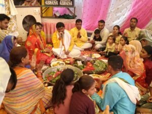 *वैवाहिक वर्षगांठ के अवसर पर मंत्री लोधी को उमाशंकर शास्त्री ने कराया भगवान शिव का अभिषेक*