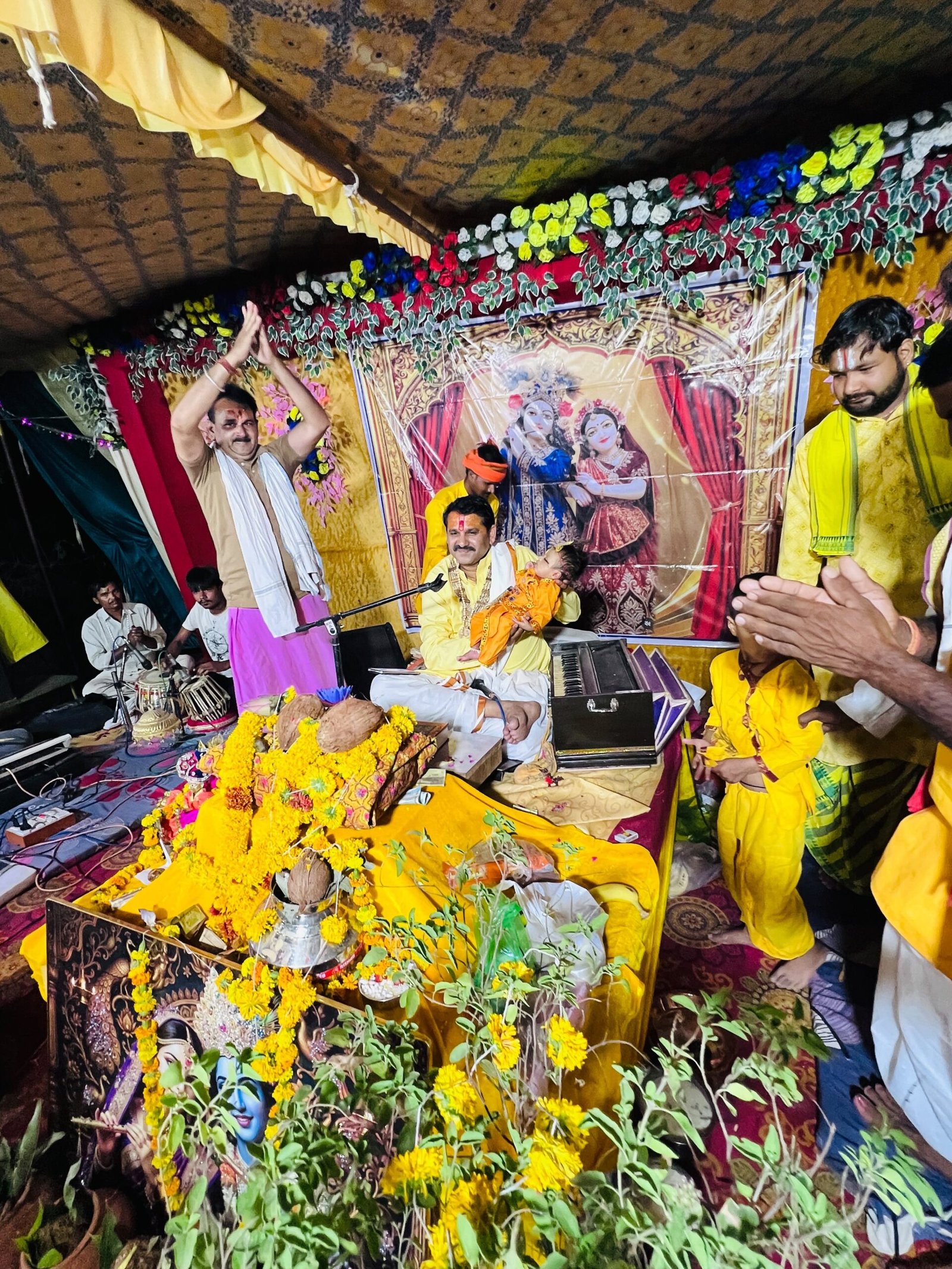 *श्रीमद्भागवत कथा में कृष्ण जन्मोत्सव पर झूम उठे श्रद्धालु*