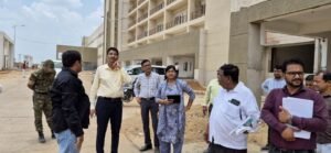 *निर्माणाधीन मेडिकल कॉलेज और सांदीपनि विद्यालय का कलेक्टर ने किया निरीक्षण*