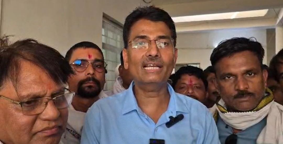 *कलेक्टर श्री यादव मंडी पहुंचे, किसानों की सुनी समस्याएं*