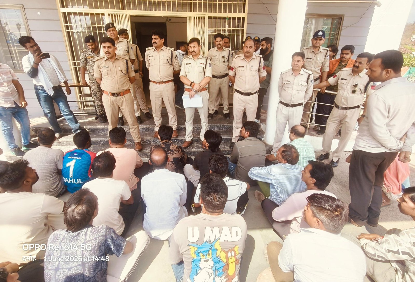 *कोतवाली पुलिस ने निगरानीशुदा एवं गुंडा बदमाशों की कराई परेड शांति व्यवस्था बनाए रखने की दी सख्त हिदायत*