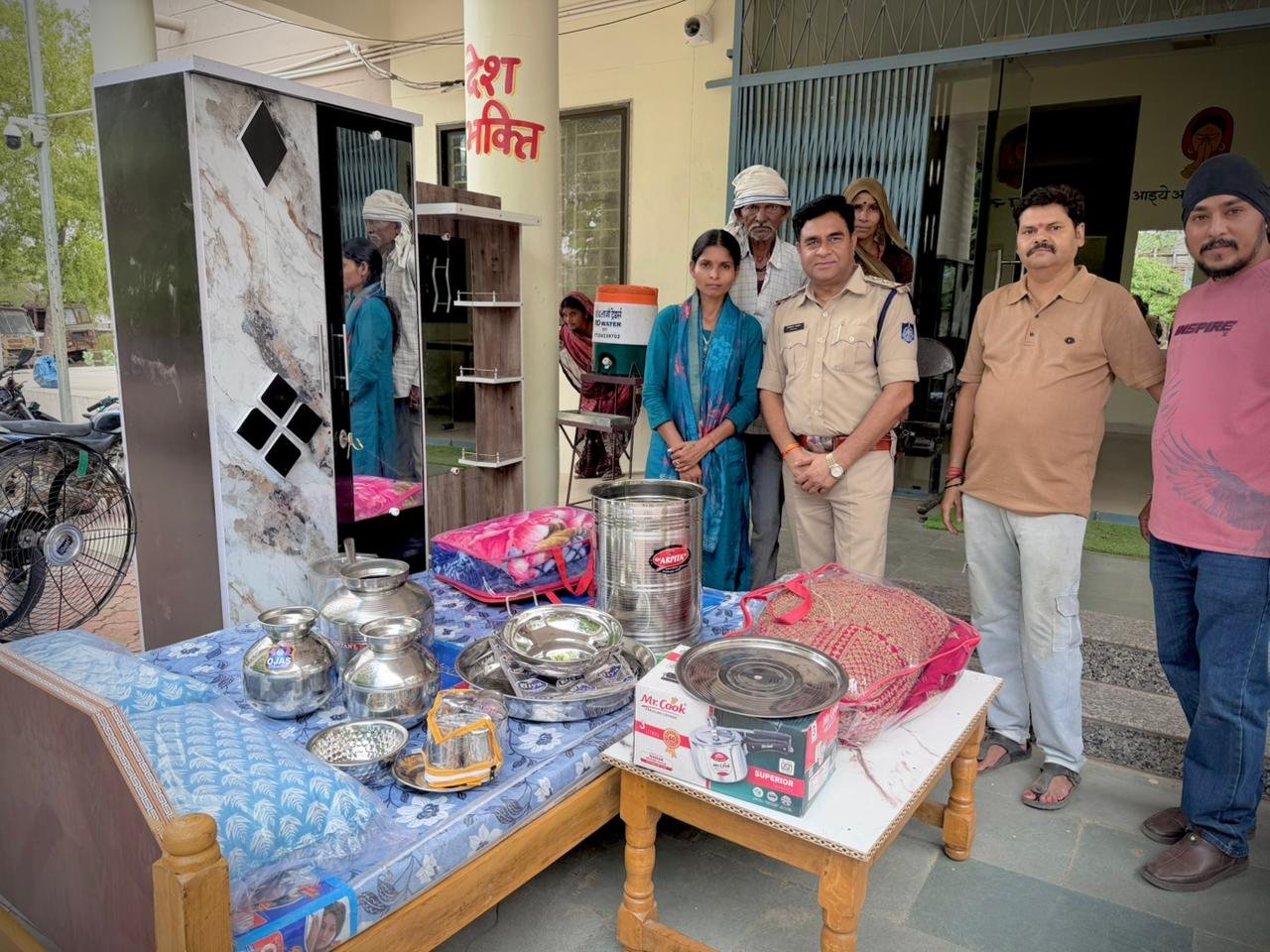 *हटा थाना प्रभारी सुधीर कुमार बेगी ने फिर पेश की मिसाल*