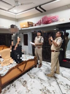 *खेजरा मंदिर परिसर में पुजारी की 27 वर्षीय पुत्री ने फांसी लगाकर की आत्महत्या, पुलिस जांच में जुटी*