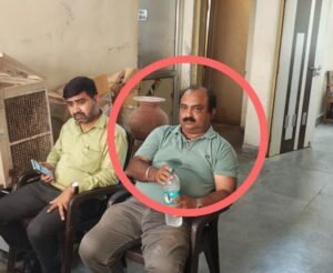 *हटा बिजली विभाग में भ्रष्टाचार का करंट रिश्वत लेते रंगे हाथों पकड़े गए एई राजेश कुमार सहाय*