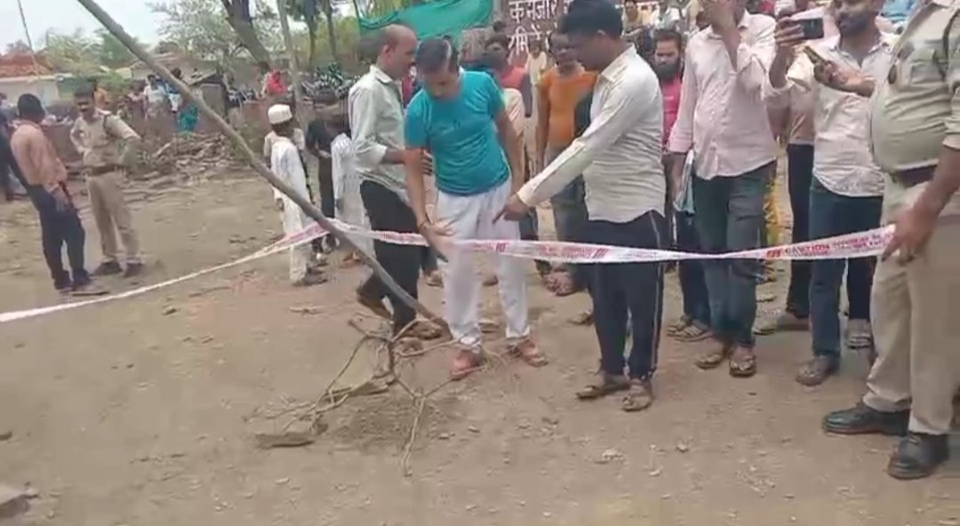*हिंडोरिया के पठानी मोहल्ला में युवक की धारदार हथियार से हत्या शराब दुकान पर विवाद के बाद वारदात की आशंका*