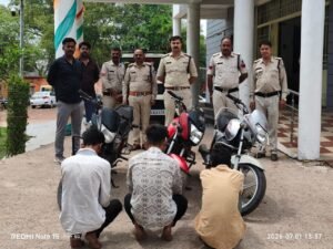 *दमोह कोतवाली पुलिस की बड़ी कार्रवाई 3 बाइक चोर गिरफ्तार चोरी की 3 मोटरसाइकिलें बरामद*
