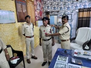 *दमोह जिला जेल में पदोन्नति प्राप्त अधिकारियों का सम्मान जिला जेलर मांगीलाल पटेल ने स्टाफ के साथ दी शुभकामनाएं*