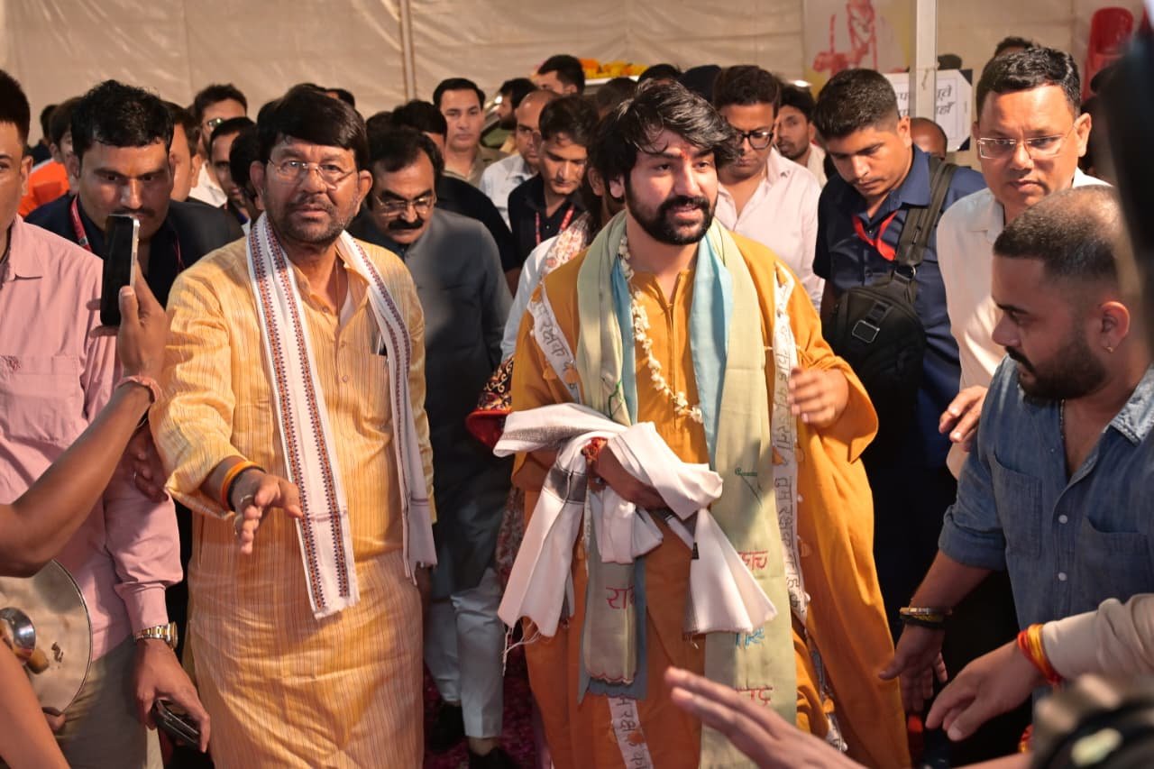 *बागेश्वर धाम के महाराज ने राज्यमंत्री लखन पटेल के निवास पर किया एक दिवसीय प्रवास*