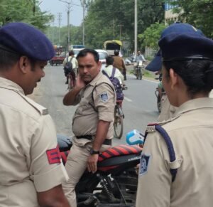 *एसपी के निर्देश पर पुलिसकर्मियों पर भी सख्त कार्रवाई 7 जवानों के कटे चालान ₹2,100 समन शुल्क वसूला*