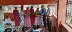 *पारना में तिरंगा यात्रा निकालकर नवांकुर सखियों को पौधे किए वितरित*