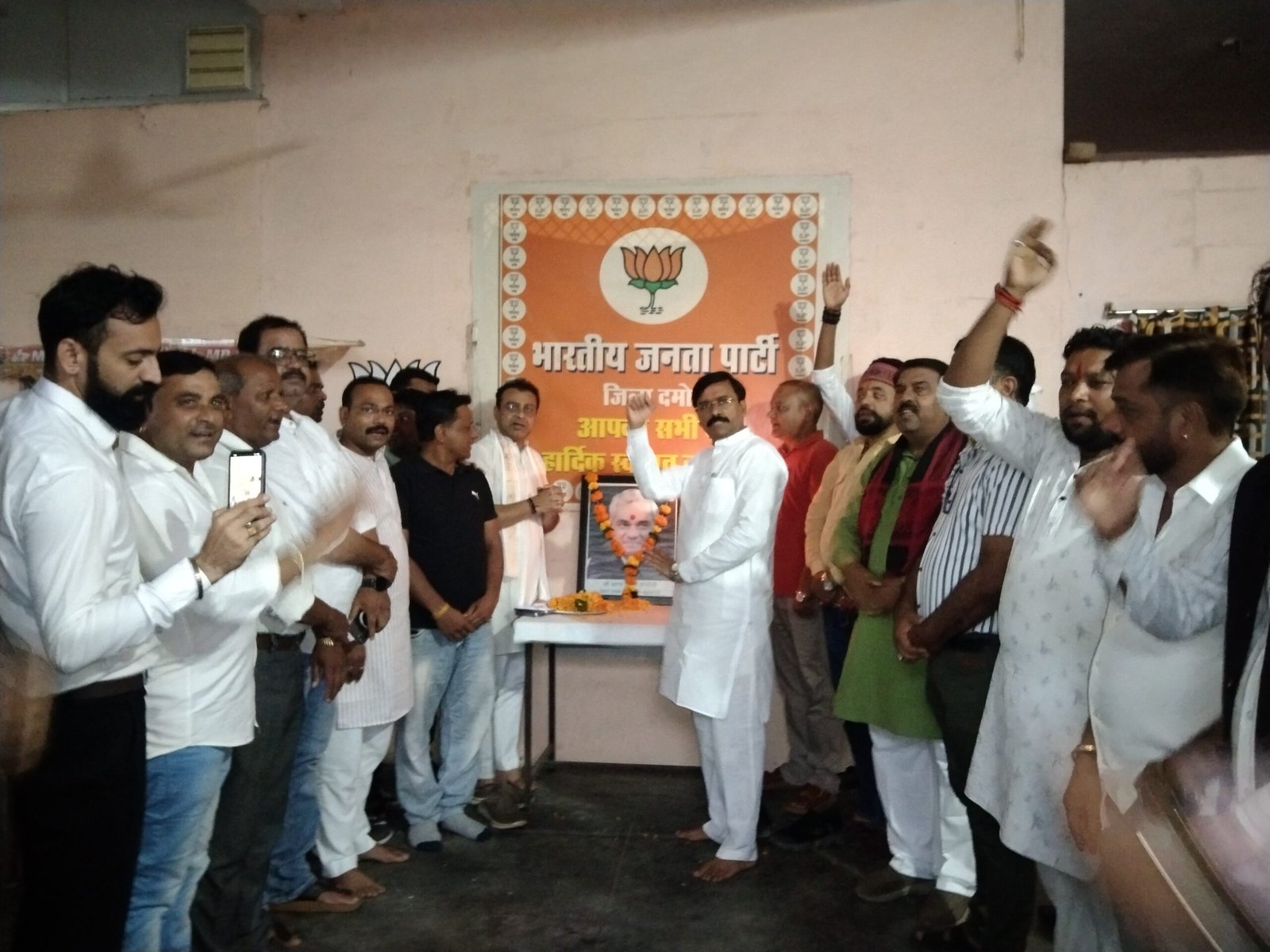*अटल बिहारी वाजपेयी की पुण्यतिथि पर भाजपा पिछड़ा वर्ग मोर्चा ने अर्पित किए श्रद्धासुमन*