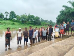 *मुक्तिधाम तक पहुंचना बनी बड़ी चुनौती ग्रामीणों में आक्रोश जनप्रतिनिधि नहीं दे रहे ध्यान अब कौन करेगा समाधान*