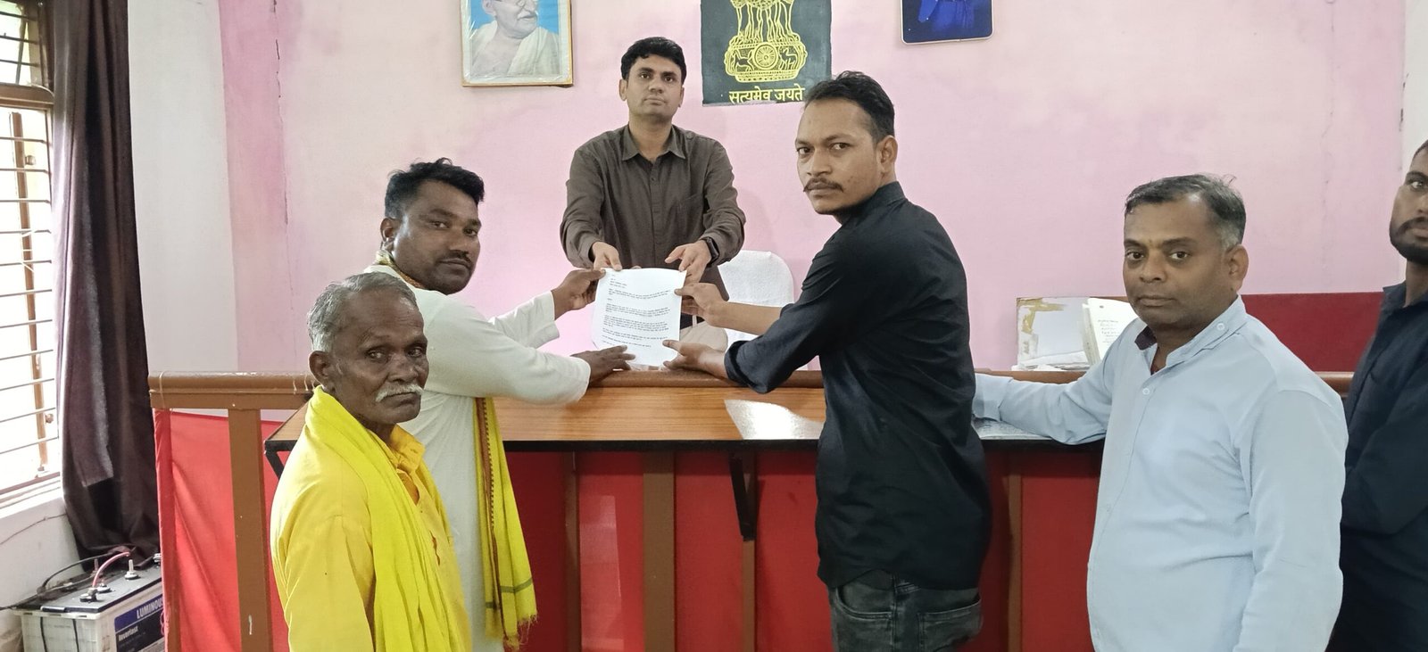 *सिंगौरगढ़ किले का पुराना रास्ता बंद सर्व आदिवासी समाज ने मार्ग बहाली और जांच की उठाई मांग*