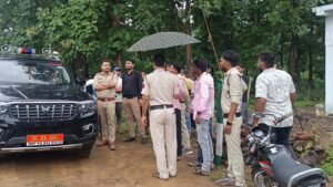 *सिंगौरगढ़ किला मार्ग पर लगा गेट हटाने के निर्देश एसडीएम ने मौके पर पहुंचकर की जांच*