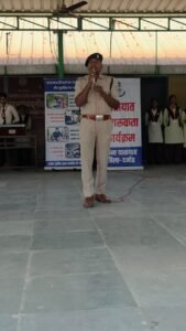 *हेलमेट और सीट बेल्ट चालान से बचने के लिए नहीं जीवन रक्षा के लिए हैं*