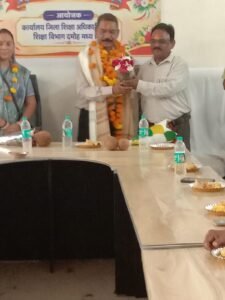 *दमोह DEO कार्यालय में उप संचालक वी.पी. पटले का विदाई समारोह संपन्न*
