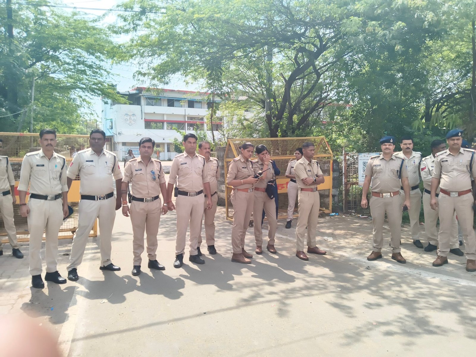 *दमोह में कांग्रेस का विरोध प्रदर्शन, तीन पुतलों का किया दहन*