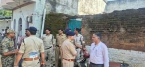 *गौ हत्या की घटना के बाद प्रशासन सख्त डीआईजी ने किया निरीक्षण*  *हिंदू संगठनों और गौसेवकों में आक्रोश कसाई मंडी क्षेत्र में संयुक्त कार्रवाई कर हटाया जा रहा अतिक्रमण*