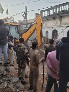 *गौवंश की रक्षा को लेकर प्रशासन सख्त चौकी प्रभारी समेत एक पुलिसकर्मी निलंबित*