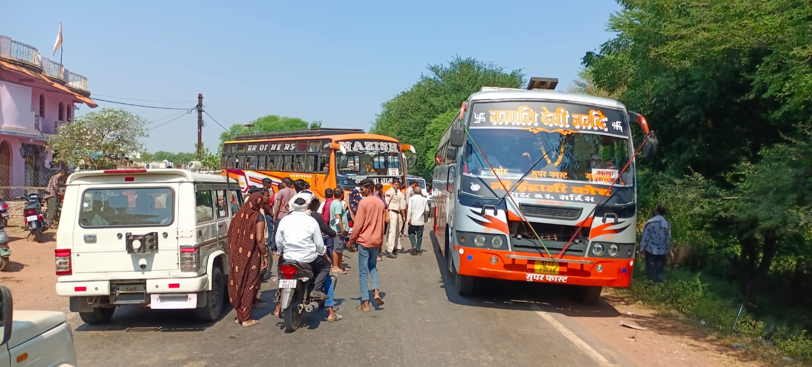 *अभाना सड़क हादसे में दो छात्राओं की मौत, घायल छात्रा को 10 हजार की तत्काल सहायता*
