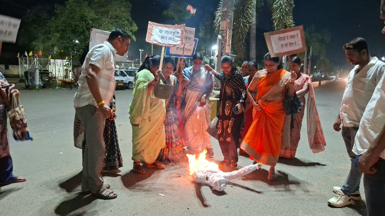 *महिलाओं और छात्राओं के सम्मान से कोई समझौता नहीं वर्षा रैकवार*