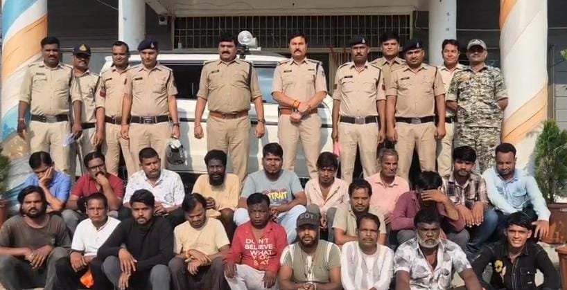 *त्योहारों से पहले कोतवाली पुलिस अलर्ट गुंडा-बदमाशों की कराई परेड दी कड़ी चेतावनी*