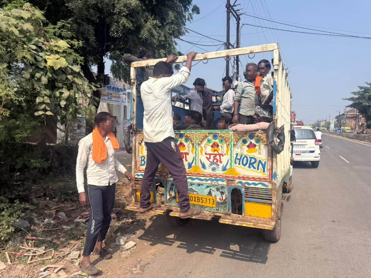 *दमोह में मालवाहक पिकअप वाहनों पर यातायात पुलिस की कार्रवाई, चार वाहन जब्त*