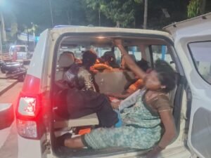 *दमोह-कटनी रोड पर पिकअप पलटने से करीब 20 लोग घायल, डायल-112 ने 8 गंभीर घायलों को पहुंचाया अस्पताल*