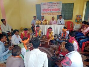 *ग्राम ग्वारी में बुंदेली संस्कृति की छटा, देवी गीतों और देशभक्ति लोकगीतों ने मोहा मन*